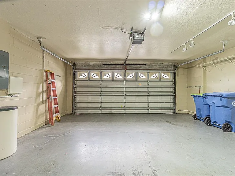 1550 Maximilian Dr — Photo 23