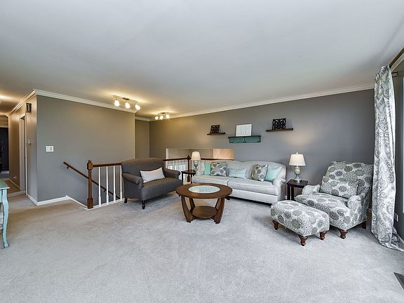 5th image of 22W008 Terrace Dr
