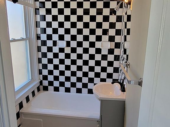 2nd image of 2418 State St APT 7