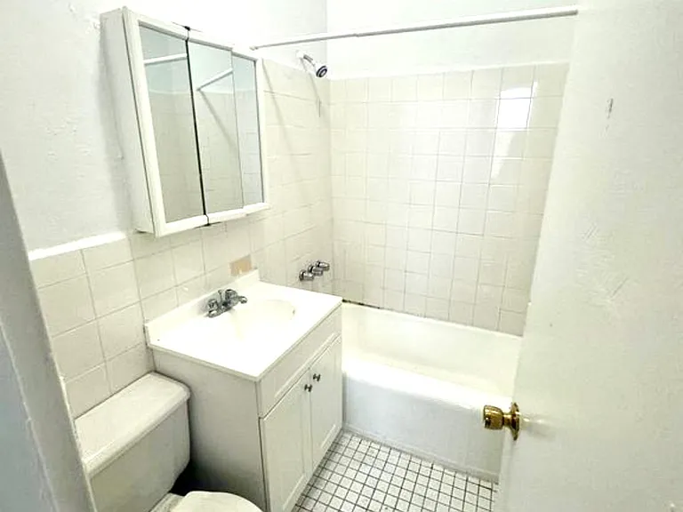 1283 Castle Hill Ave #2 — Photo 3