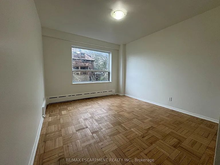 325A James St S #106 — Photo 5