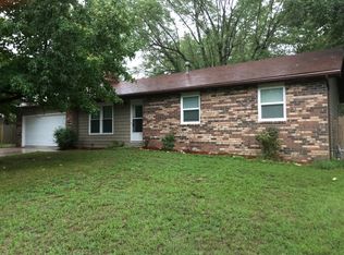 102 S Inmon St, Clever, MO 65631