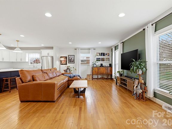 3rd image of 6020 Rose Valley Dr