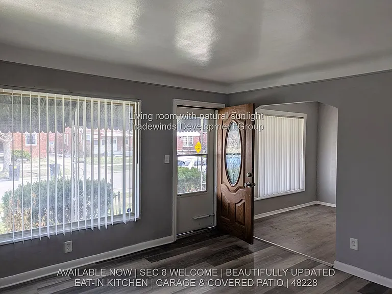 6761 Memorial St — Photo 2