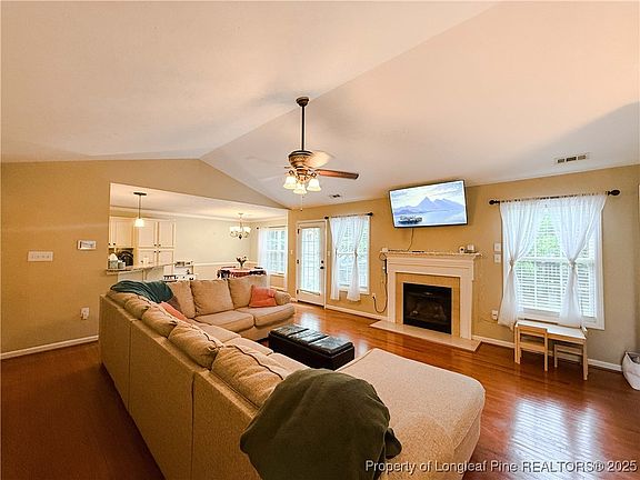 4th image of 728 Fairbluff Dr