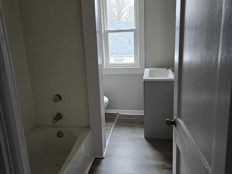 2334 Elm St — Photo 3
