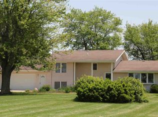 1683 Sweetland Acres Ln, Muscatine, IA 52761