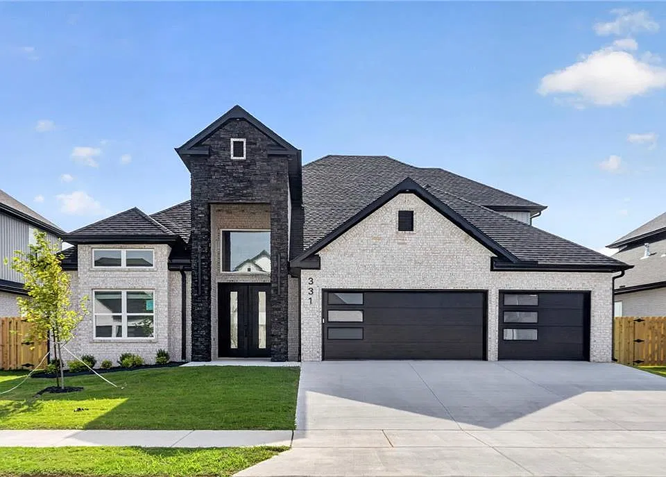 331 Hedge Dr