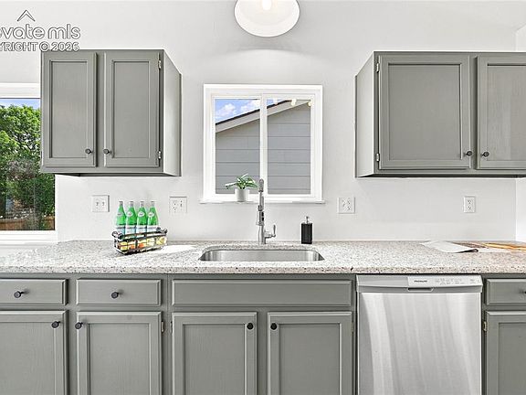 3rd image of 6685 Bear Tooth Dr