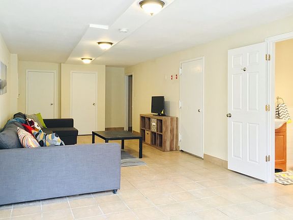 3rd image of 3532 Carlisle Pl