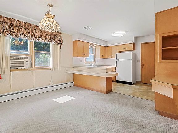 4th image of 1815 N Lexington Dr