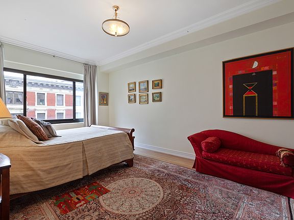 4th image of 25 E 83rd St #9CD