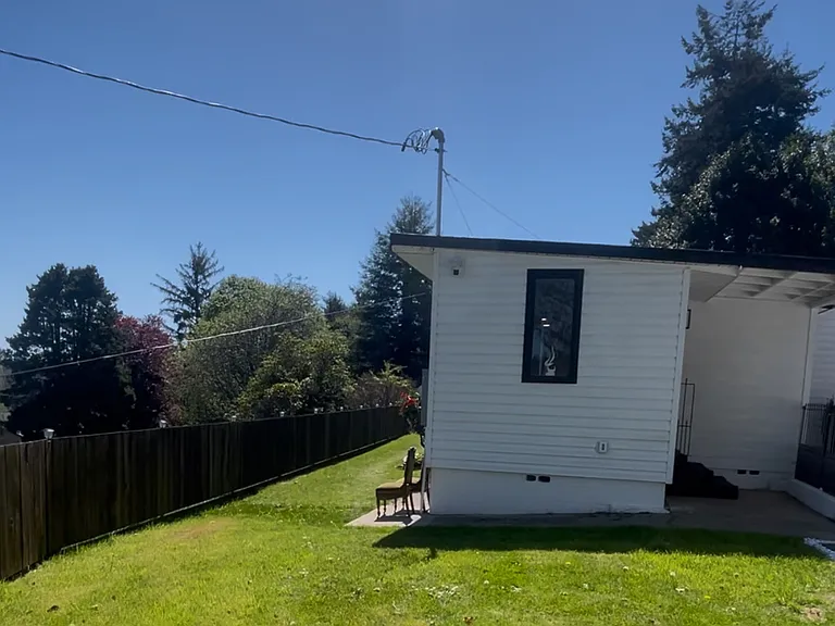 1398 Oregon Ave — Photo 19