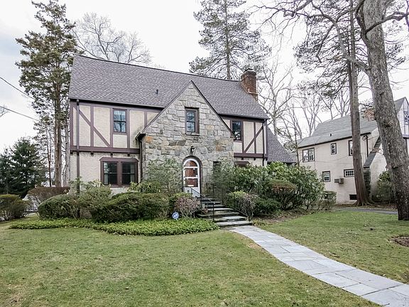 3rd image of 29 Blackthorn Ln