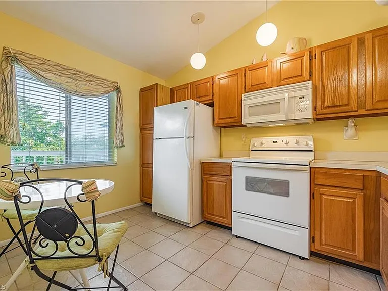 Stocked Kitchen with everything you need.