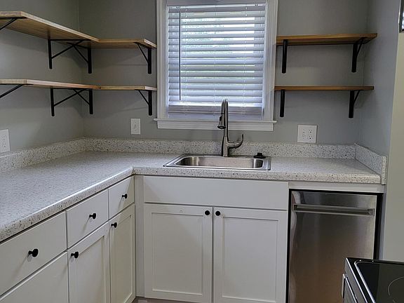 4th image of 73 E 35th St