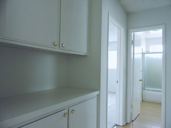 5th image of 3362 Keystone Ave APT 8