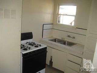 4th image of 113 E Lewis St