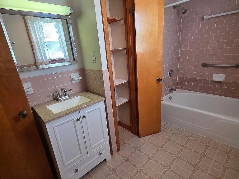 551 Anthony St #1-2 — Photo 20
