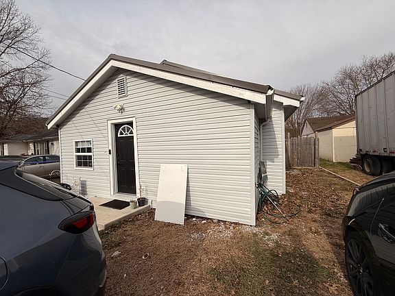 2nd image of 411 1st St N #0