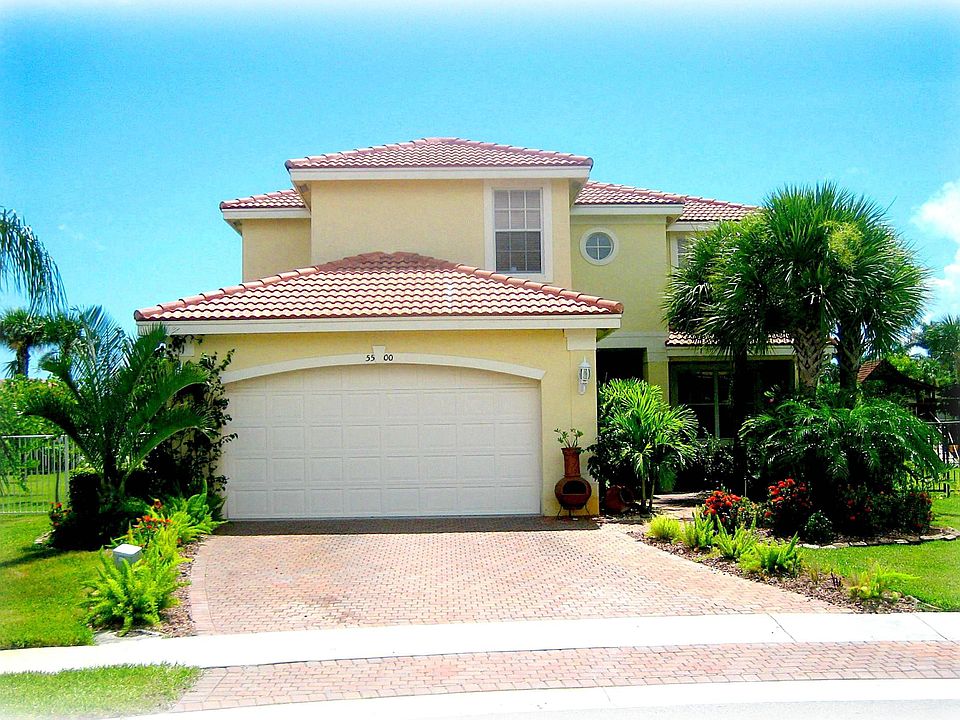 Sought-after cul-de-sac .24 ac