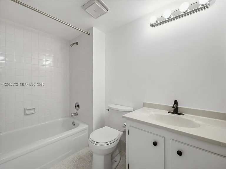 14623 Bonaire Blvd #405 — Photo 9