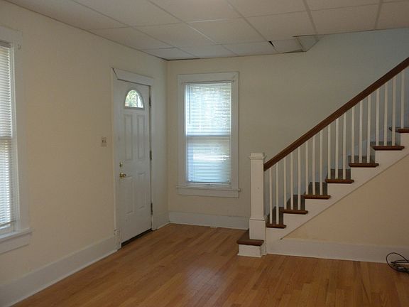 3rd image of 402 Blair Ct