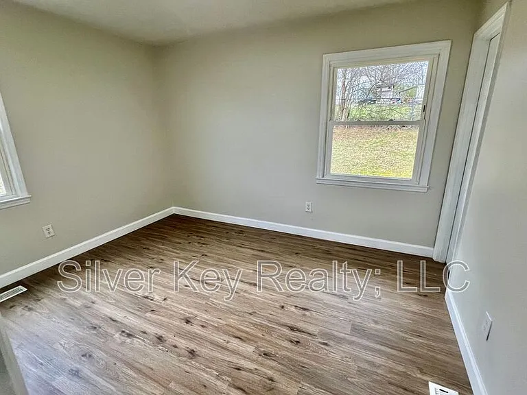 206 Riggs St — Photo 6