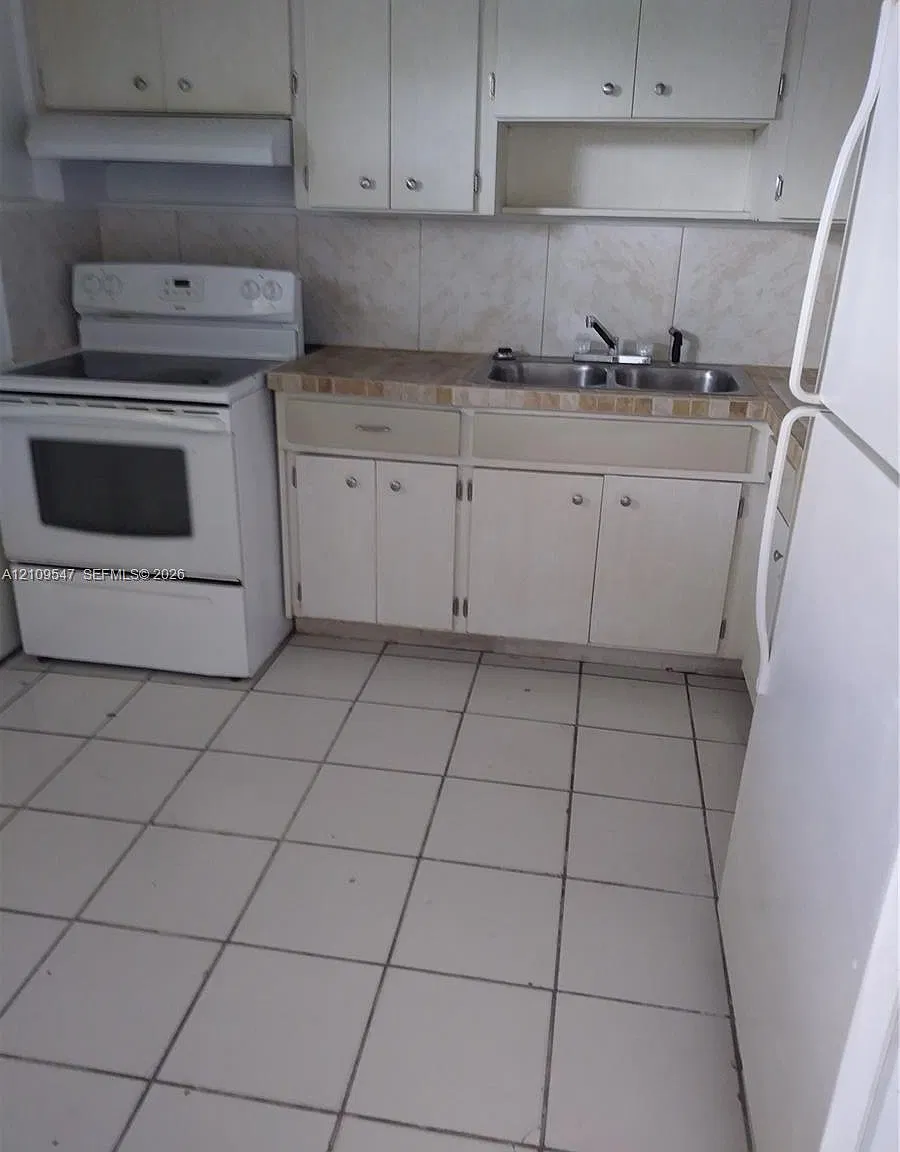 Villas At Cutler Bay Cond — Photo 2