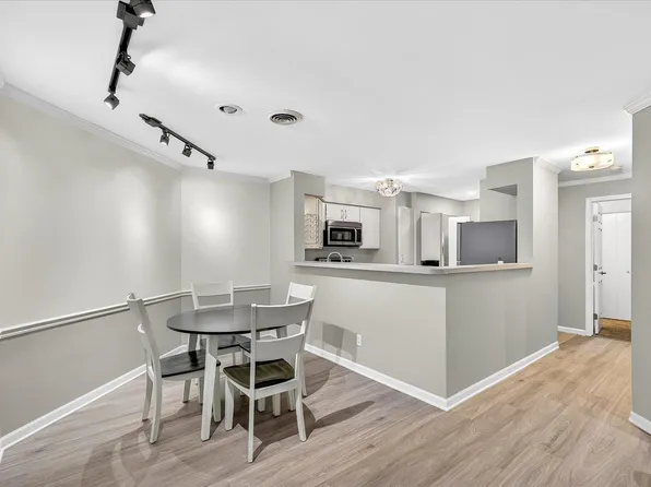 9 Captains Ct Unit 2, Madison, WI 53719