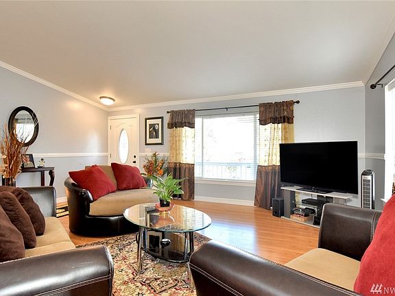 4th image of 624 190th St E