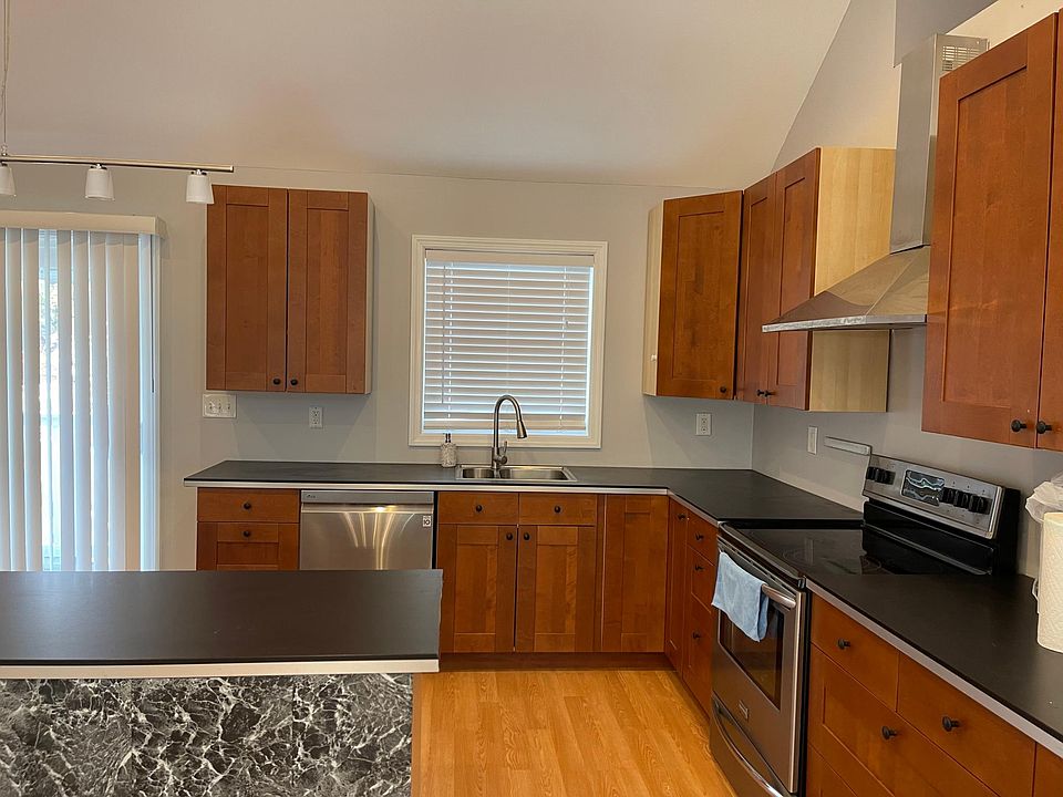 1st image of 2502 Balsam Ave Floor 2