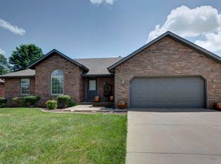 1004 E Eagle Rock Dr, Ozark, MO 65721