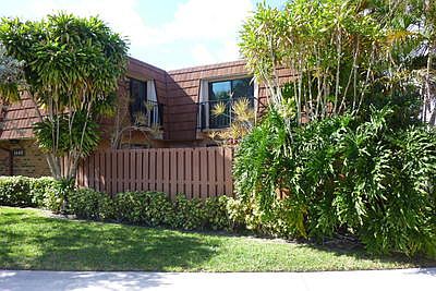 COMPLETELY UPDATED TOWNHOUSE