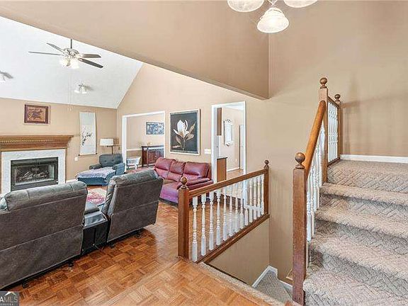 5th image of 2256 Byron Ct SW