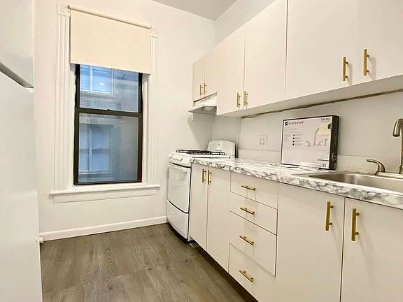 4th image of 646 W End Ave APT 3C