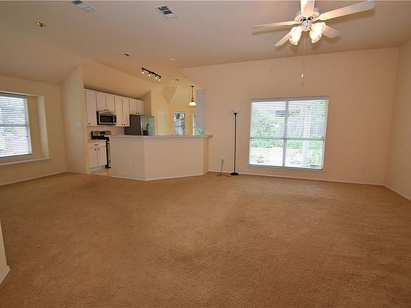 4th image of 8304 Green Ash Dr