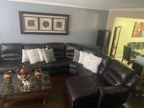 4th image of 237 Hollywood Ave