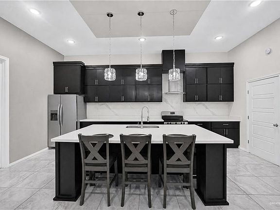 5th image of 211 N 17th St