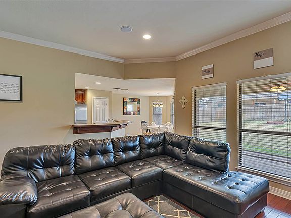 5th image of 109 Labrador Ln