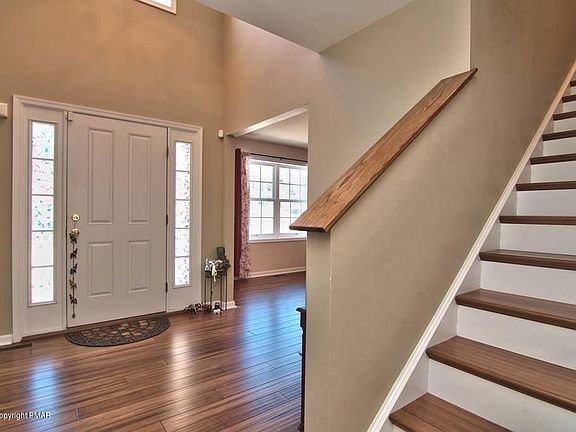 3rd image of 172 Stoney Ledge Dr