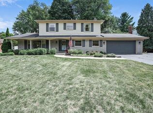 828 Fieldstone Dr, Rochester Hills, MI 48309