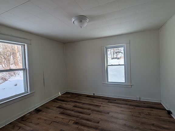 2nd image of 416 Burgess St