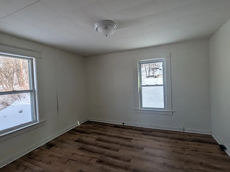 416 Burgess St — Photo 2