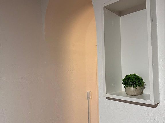 4th image of 402 Hyde Park Blvd #1