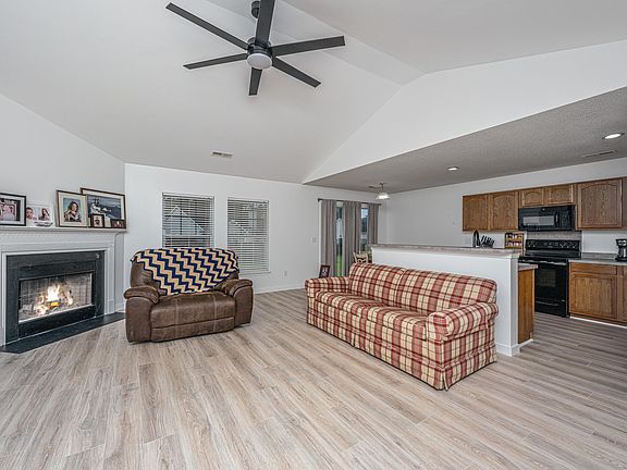 5th image of 5035 Holdsworth Dr