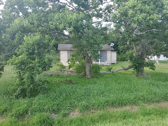 4th image of 913 Whitson St
