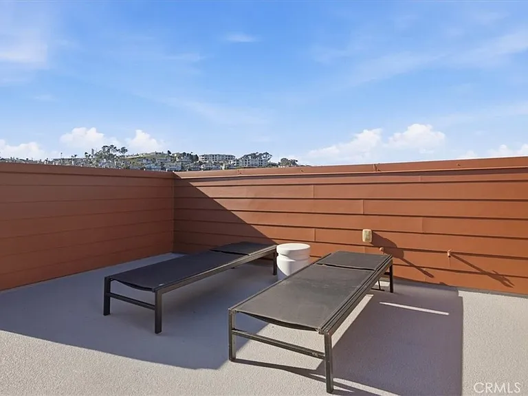 657 Doheny Way — Photo 23