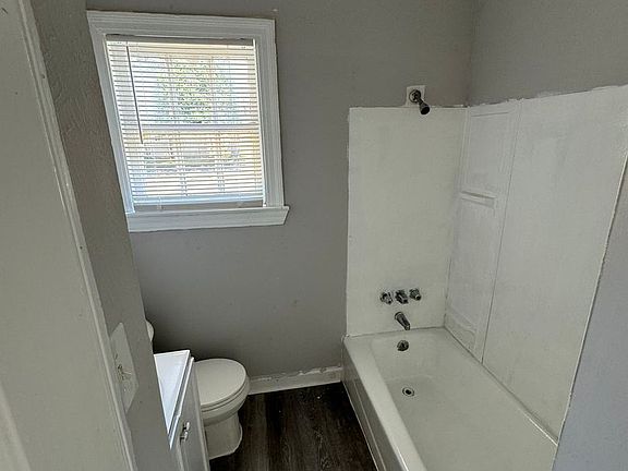 4th image of 1142 Lyle St #1
