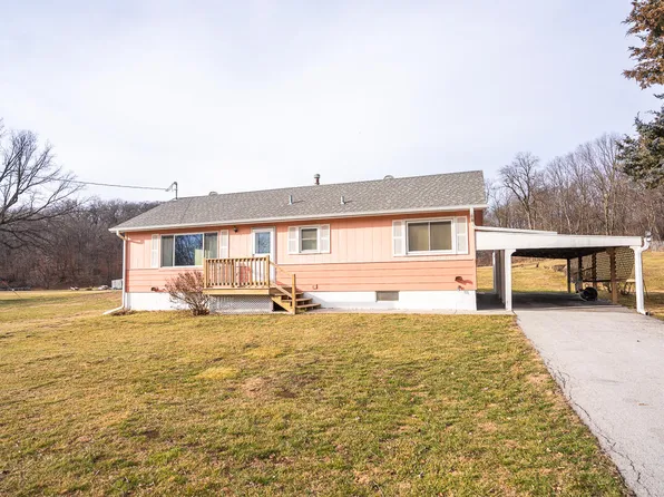 54796 Eads Rd, Pacific Junction, IA 51561